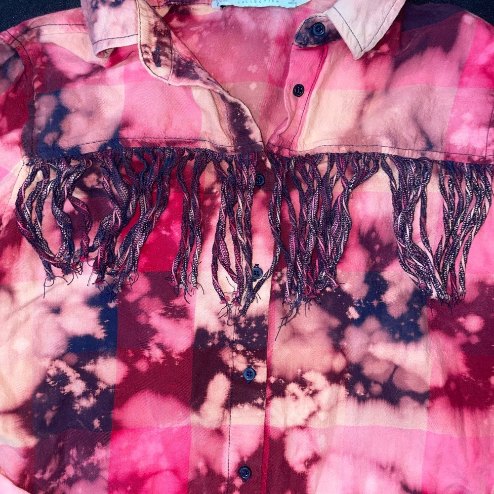 Women’s hand-bleached tye dye fringe flannel Small